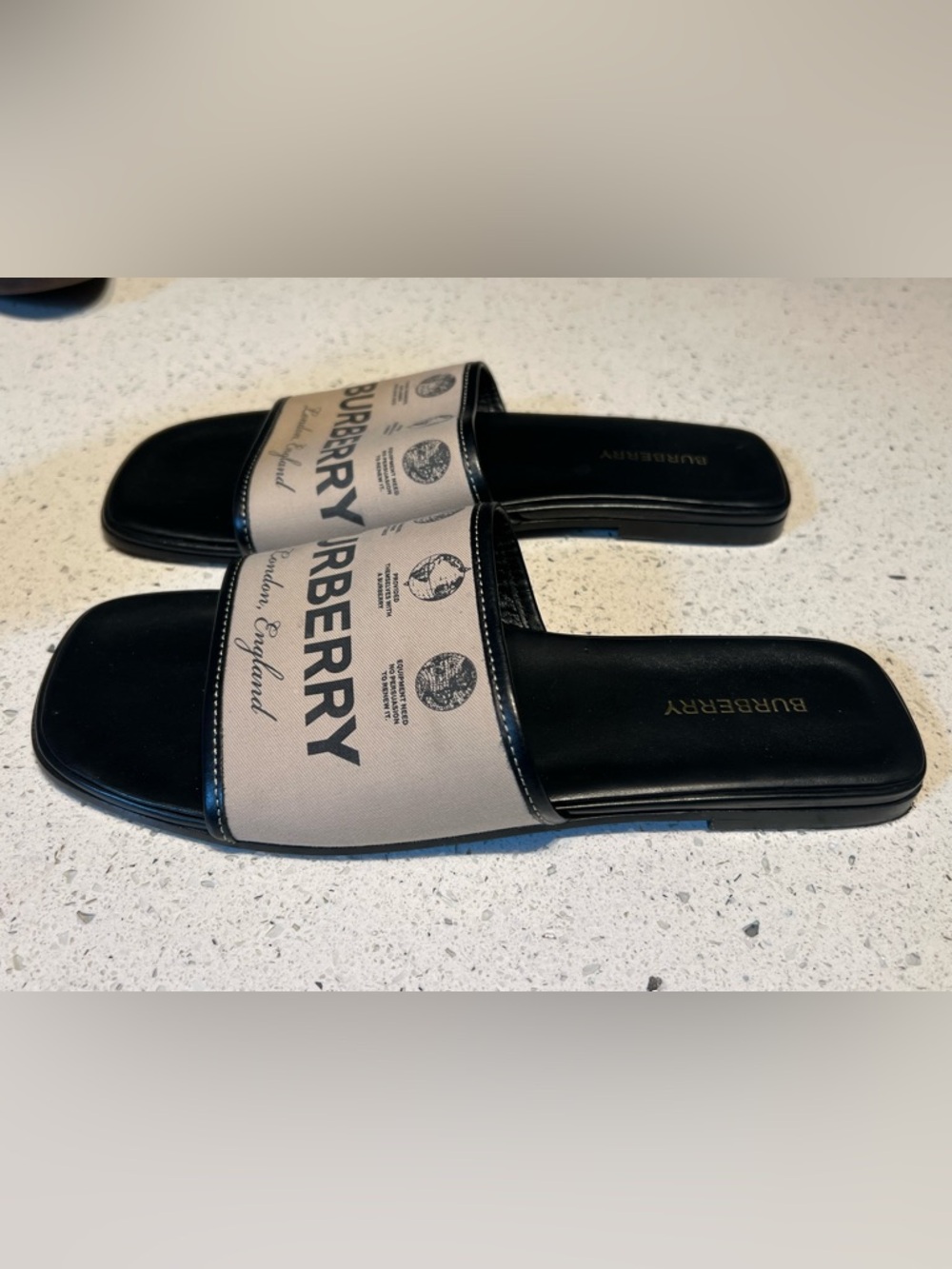 Burberry beige logo sandals - Picture 2 of 7